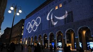 TA：萨拉赫和马内的关系很微妙，他们曾“争抢”过理疗师